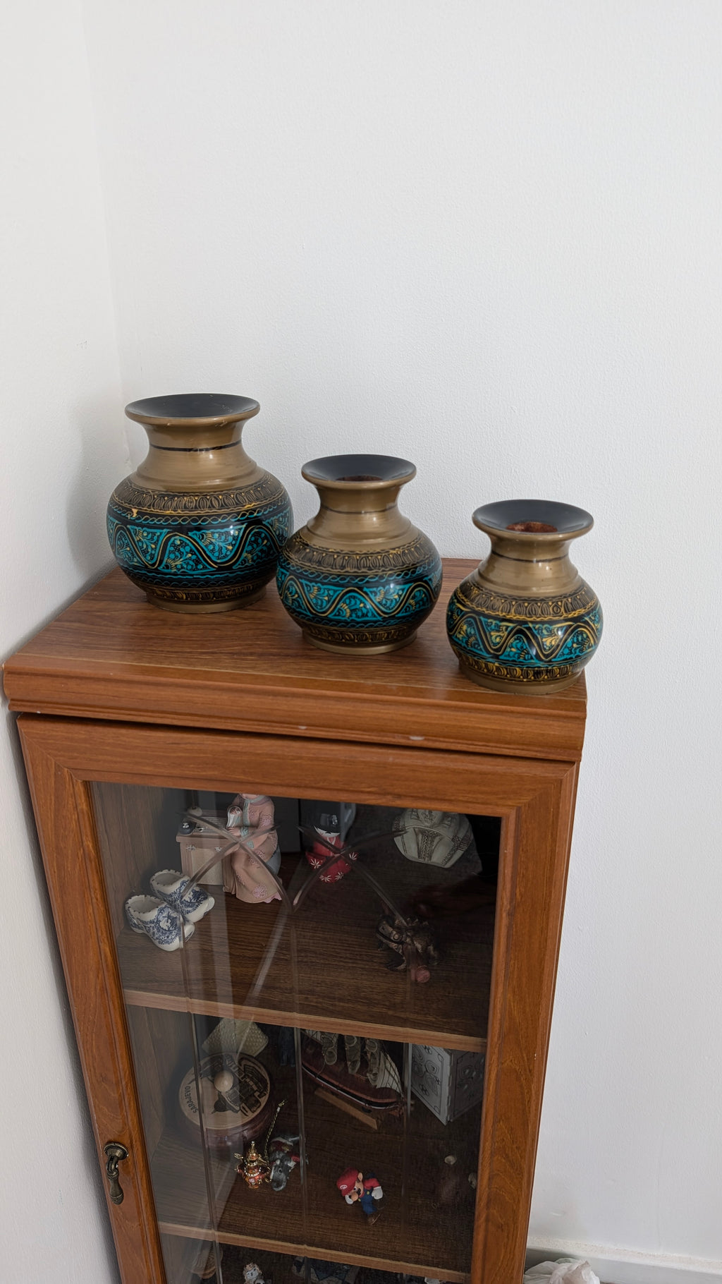 Hand-Turned Silanwali Wooden Vase Set (3-Piece) – Traditional Lacquer