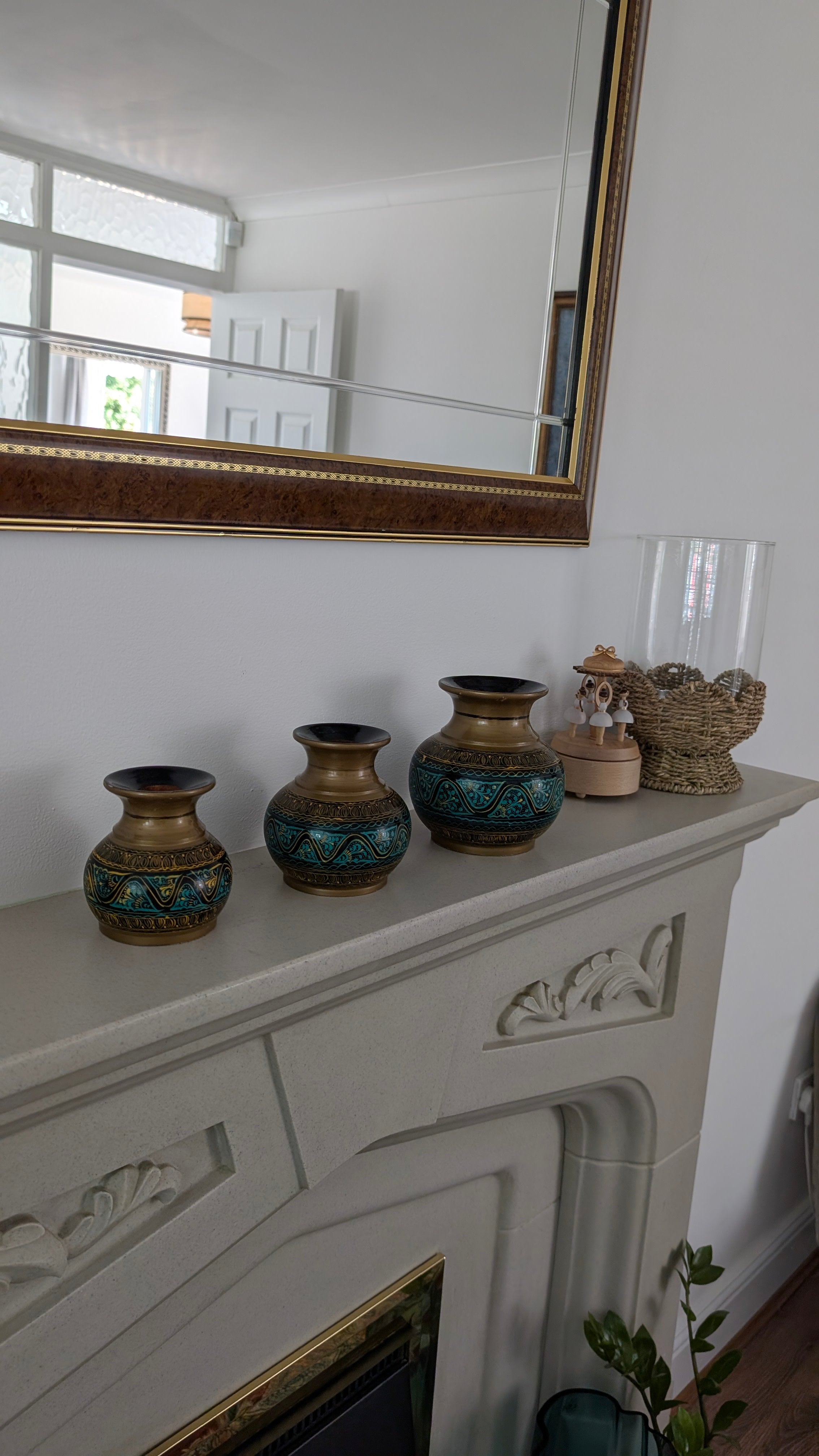 Hand-Turned Silanwali Wooden Vase Set (3-Piece) – Traditional Lacquer